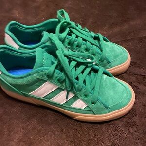 Men adidas tennis shoes size 7